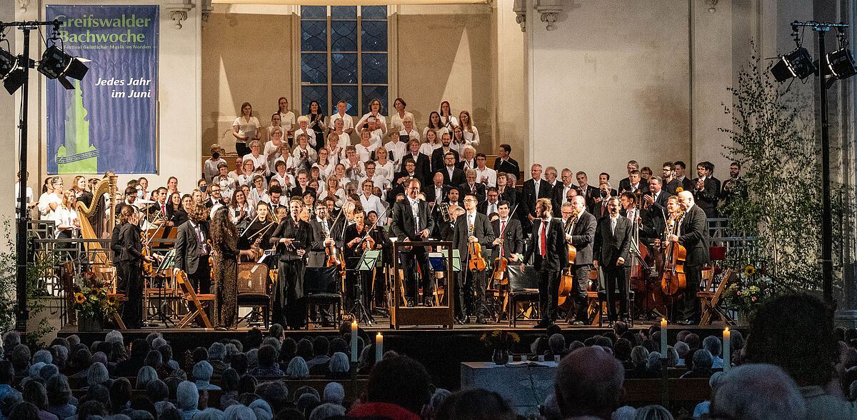 Chor und Orchester eines Konzerts im Rahmen der Greifswalder Bachwoche. Foto: Geert Maciejewski